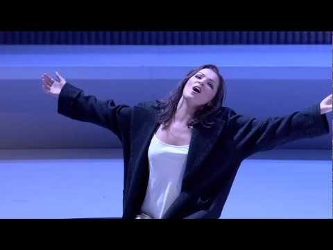 La Traviata &quot;Addio, del passato&quot; by Anna Netrebko. Russian subtitles (HD 720p)
