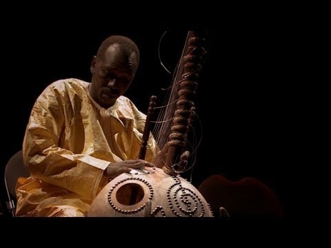 Кора — центральный инструмент в музыкальной традиции народа мандинка.