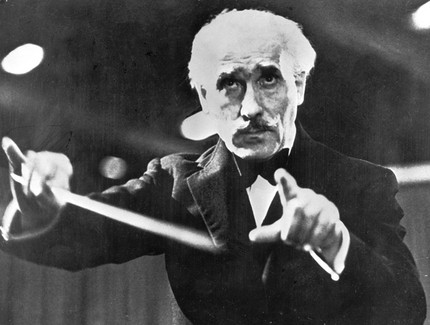အာတူရို တိုစကာနီနီ (Arturo Toscanini) |
