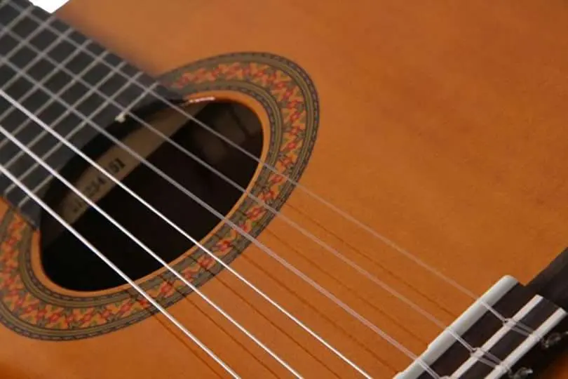 Let&#8217;s figure out which strings are best for acoustic guitar