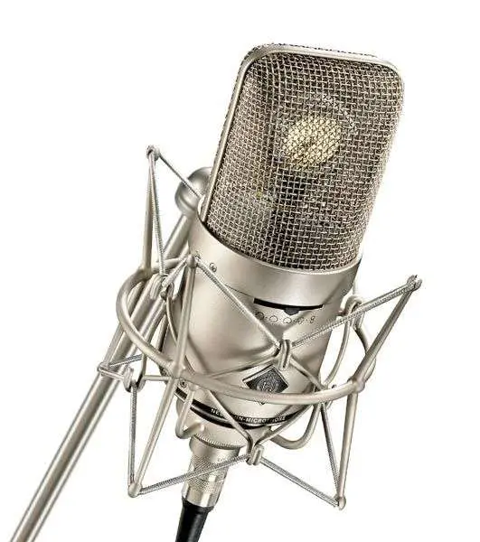 Connecting a studio condenser microphone