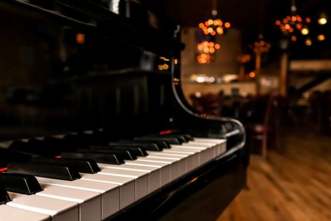 Dimensions and characteristics of the piano