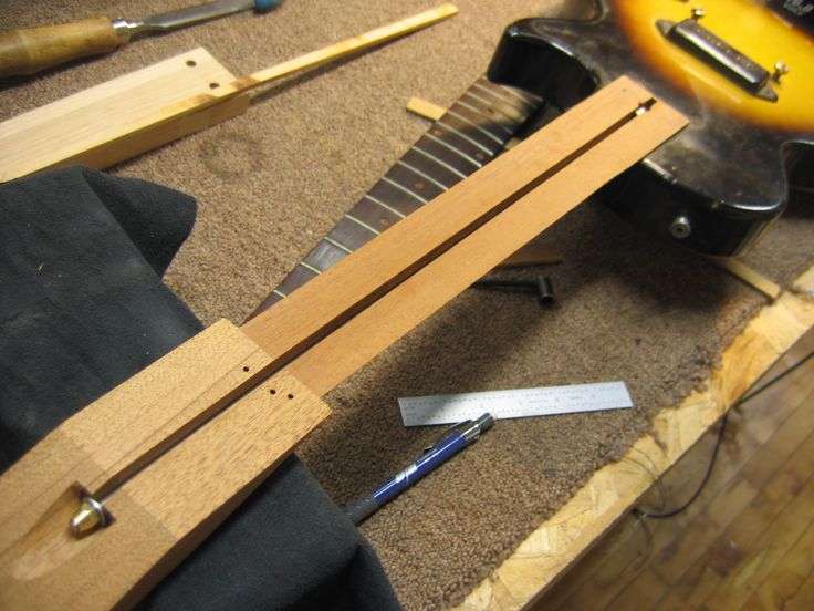 Tuning the truss on the guitar
