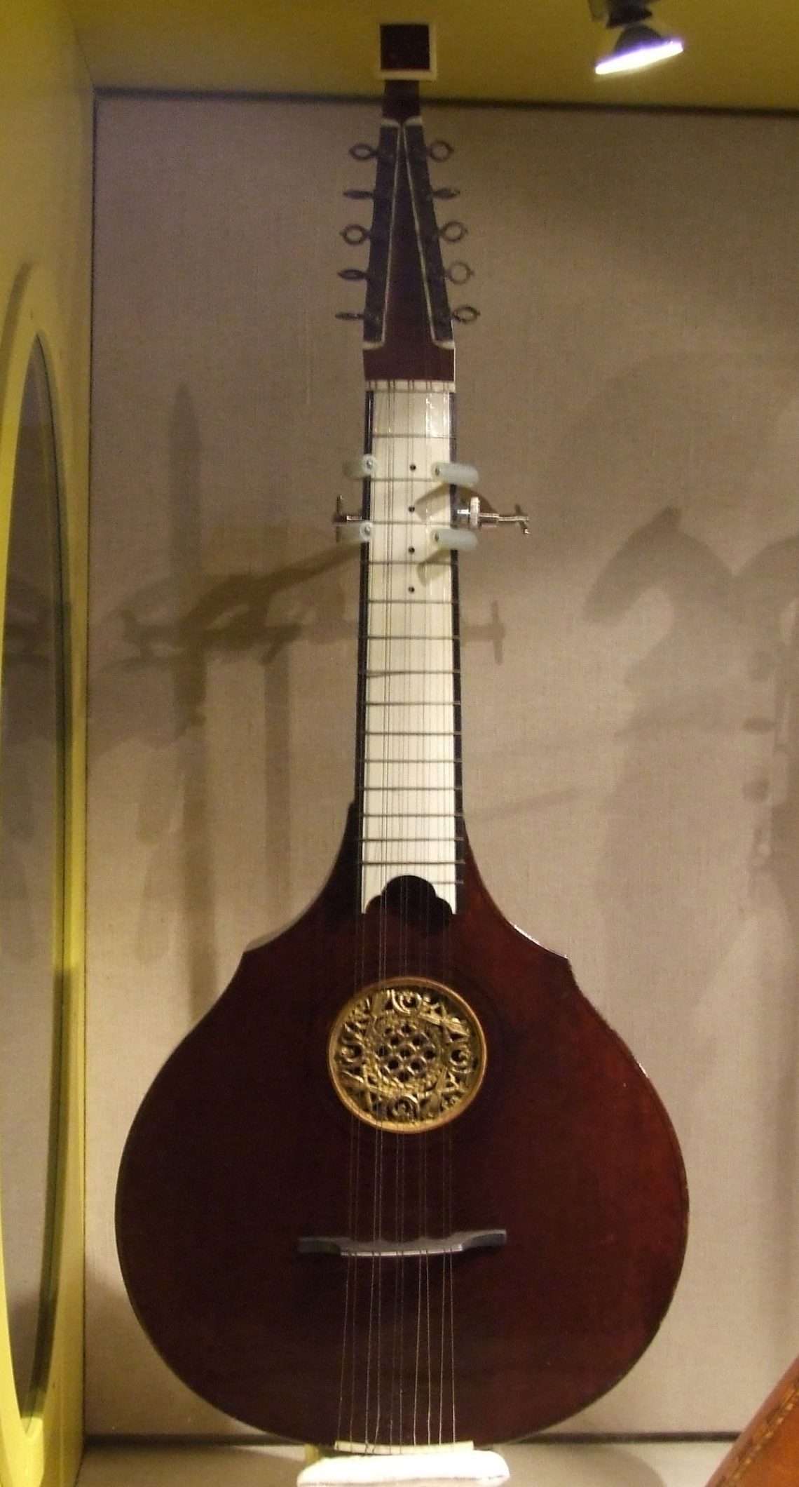 Англиска гитара: дизајн на инструменти, историја, употреба