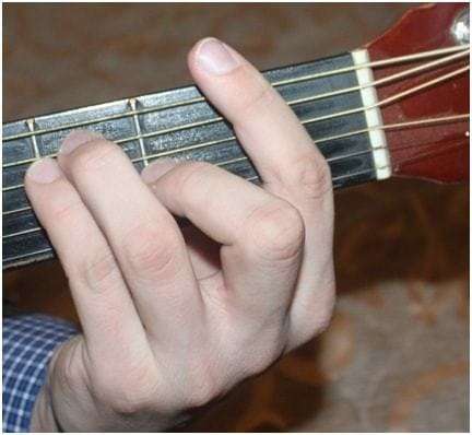 Gitarada F akkord