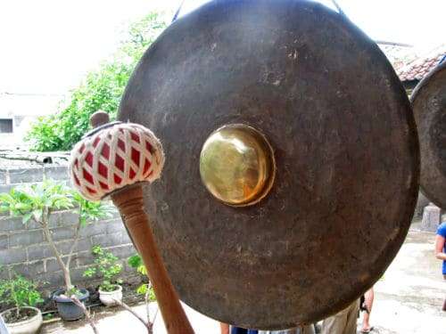 Gong: instrument design, history of origin, types, use