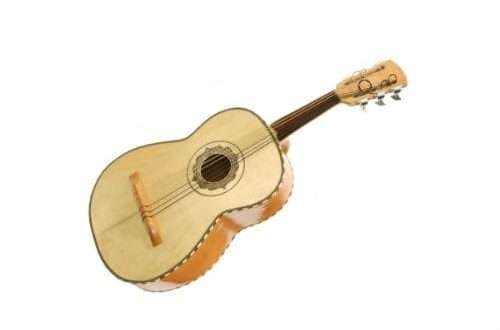 Guitarron: instrumentontwerp, verskil van akoestiese kitaar, gebruik