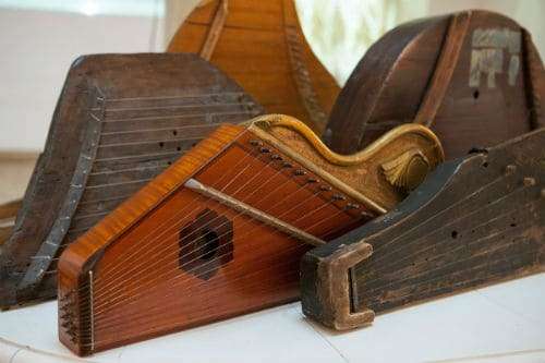 Gusli: description of the instrument, history, varieties, sound, composition, use