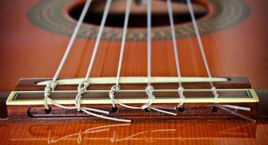 Kako izbrati strune za klasično kitaro?