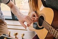 How to learn to play the guitar from scratch