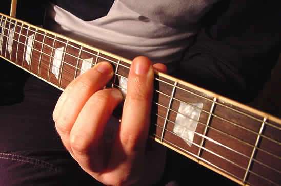 How to take (clamp) the barre on the guitar