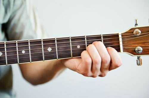 Теоријата на свирење гитара. Фразирање во музиката
