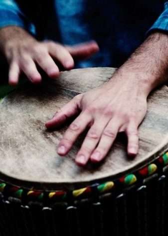 How to play the Djembe?