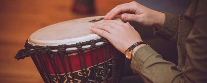 How to play the Djembe?