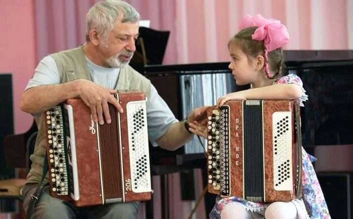 How to learn to play the button accordion?