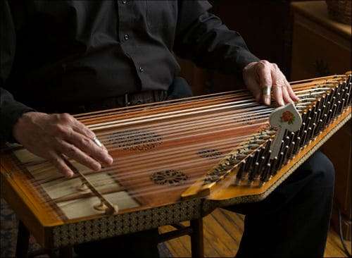 Kanun: description of the instrument, composition, history, use, playing technique