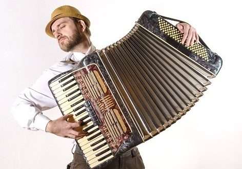 Learning the accordion from scratch. How to learn to play the accordion?