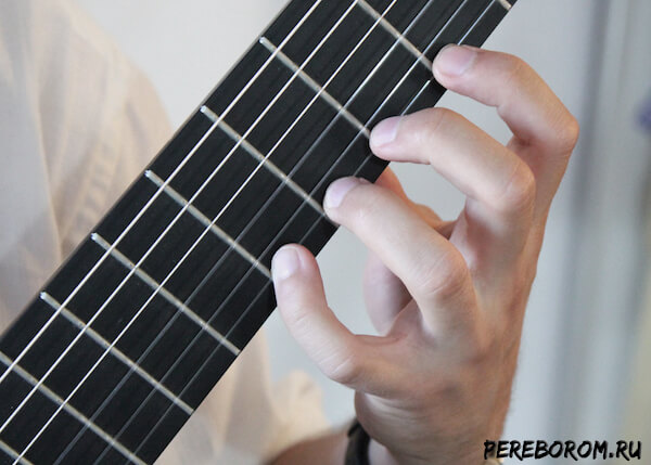 Left hand guitar. Tips for the right position of the left hand with photos
