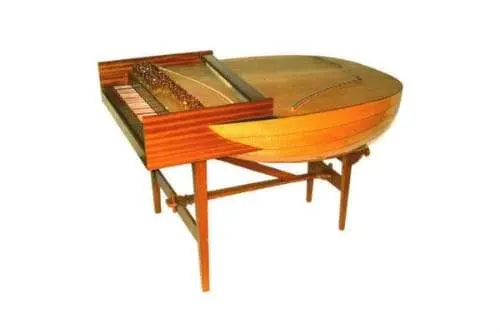 Lute harpsichord: dealbhadh ionnstramaid, eachdraidh tùs, cinneasachadh fuaim