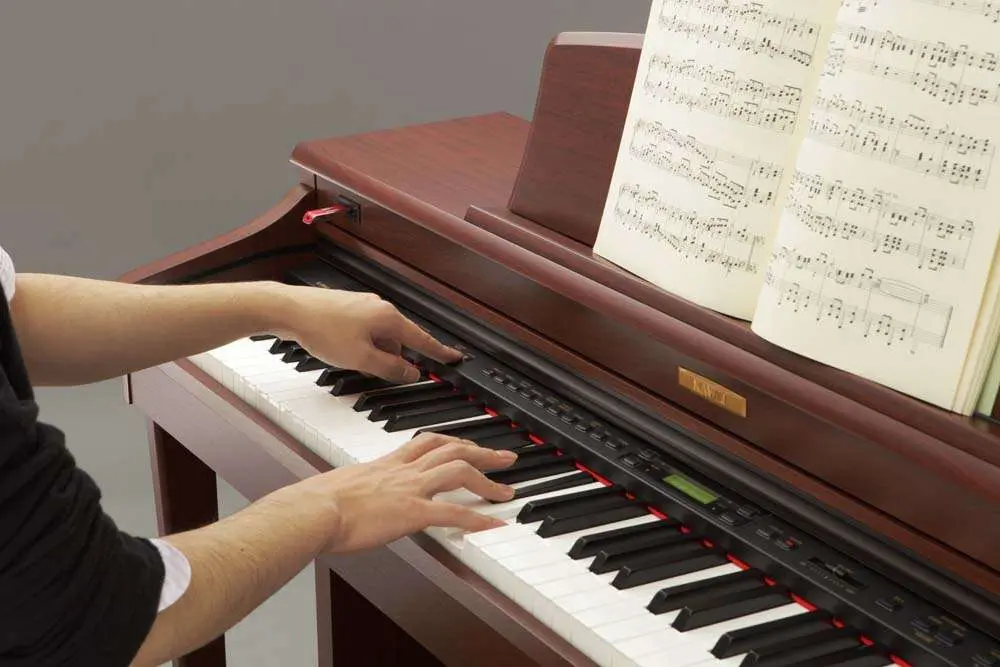 How to choose a digital piano for a child? Keys.