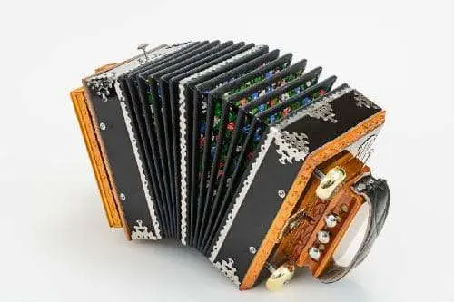 Saratov accordion: instrument design, history of origin, use