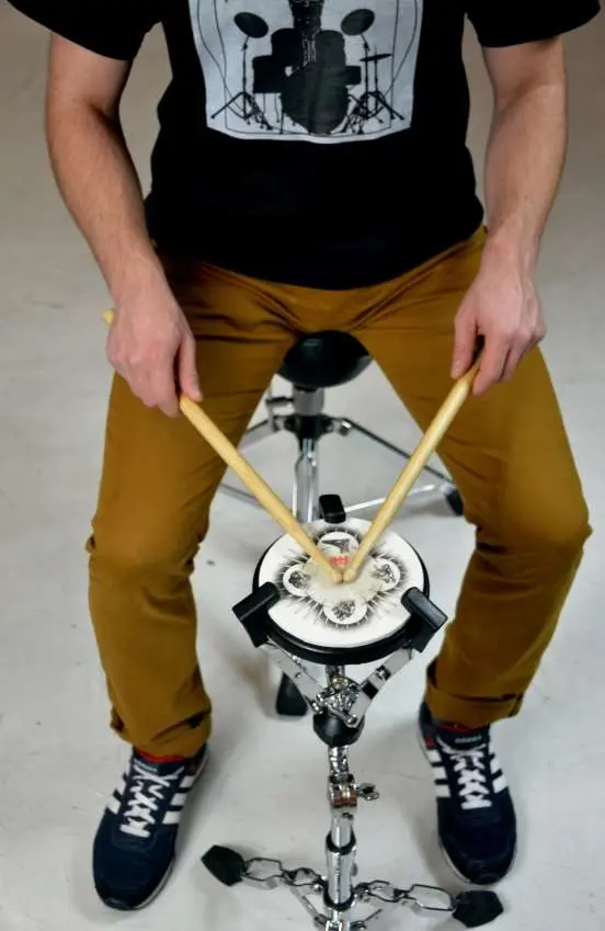 Snare drum techniques as the basis for playing the drum kit