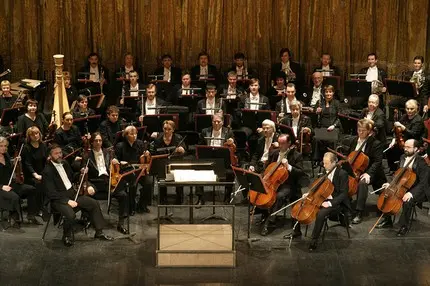 Orchestra Sinfonica del Nuovo Teatro dell'Opera di Mosca intitolata a EV Kolobov (Orchestra Sinfonica di Kolobov del Nuovo Teatro dell'Opera di Mosca) |