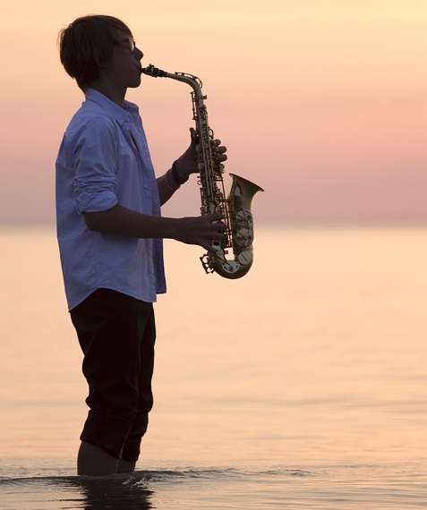 The beginnings of playing the saxophone