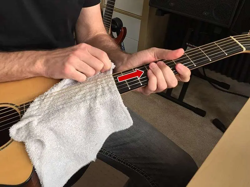 How to care for a guitar