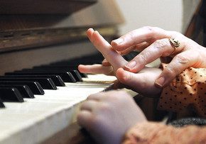 The diagnosis is not-Mozart... Should a teacher worry? A note about teaching children to play the piano